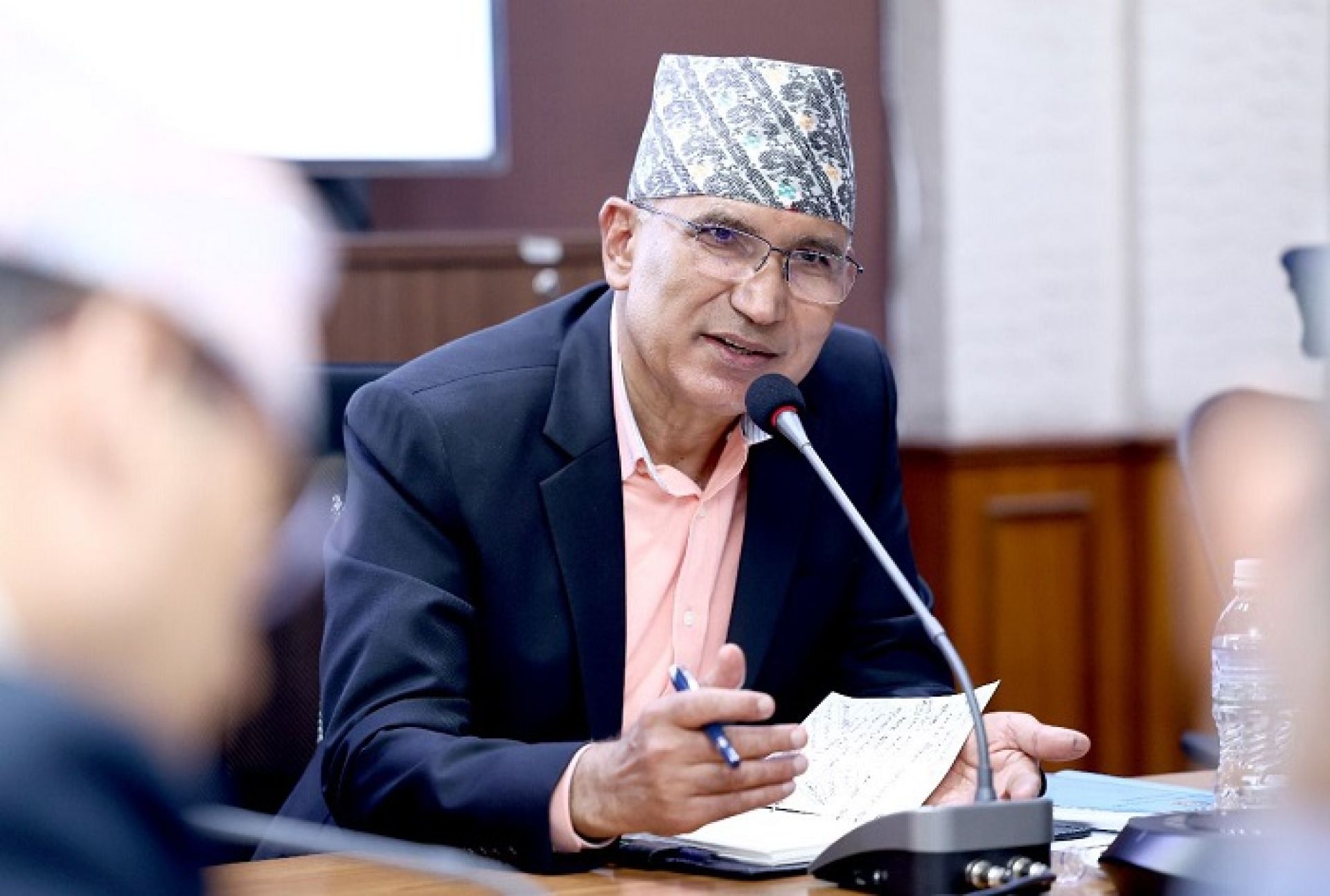अर्थमन्त्री पौडेलद्वारा समयतालिका बनाएर बजेट कार्यान्वयन गर्न सचिवहरुलाई निर्देशन